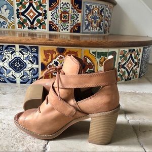 Special edition Seychelles open toe camel boots